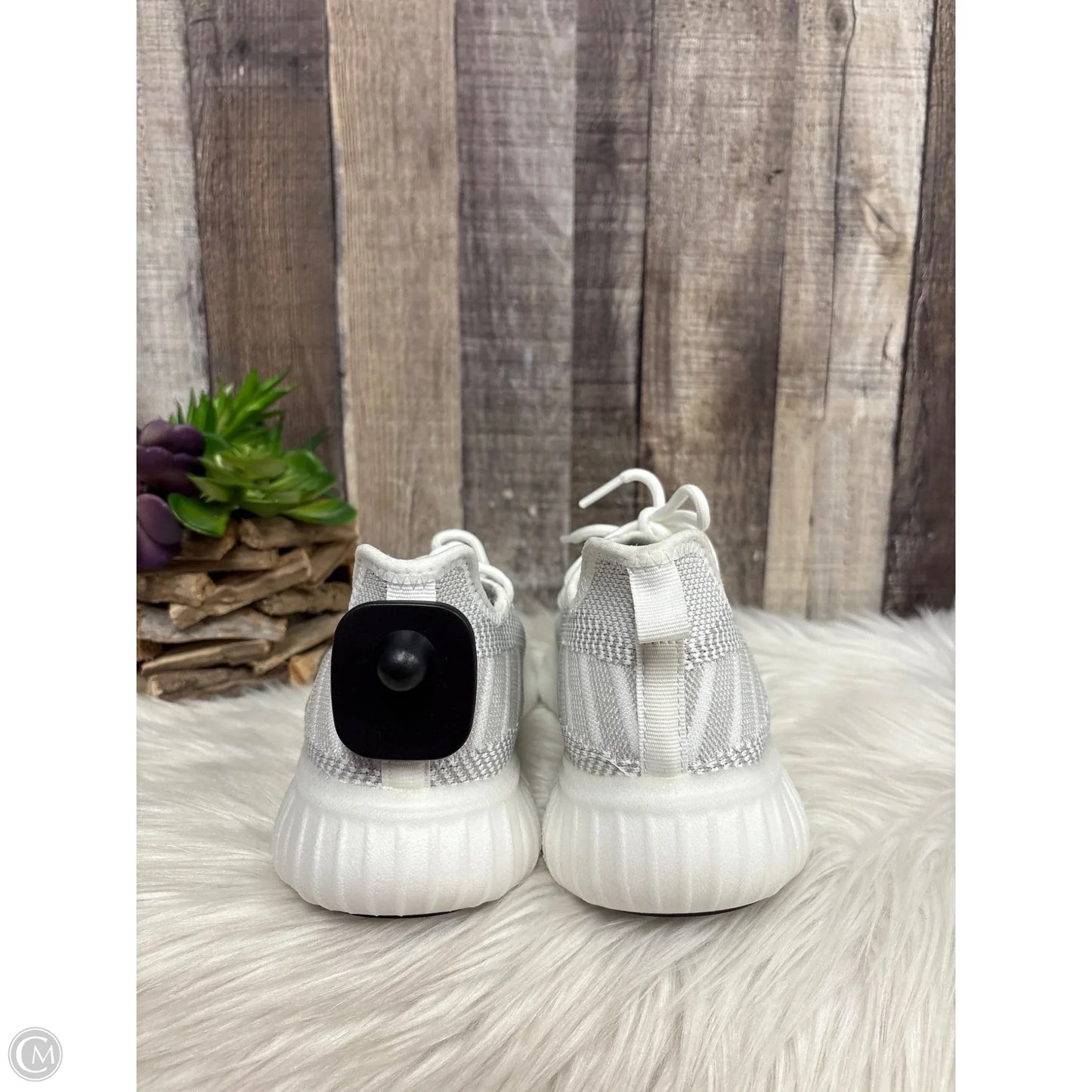 Shoes Athletic By Avia In Grey & White, Size: 8