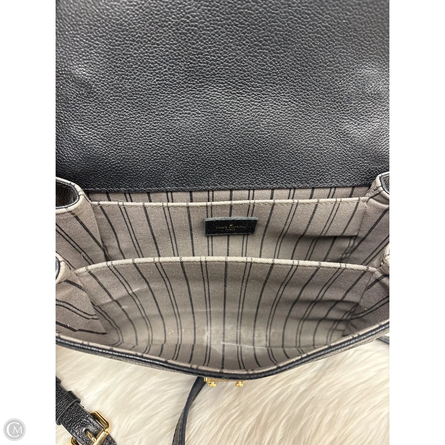 Crossbody Luxury Designer By Louis Vuitton, Size: Medium