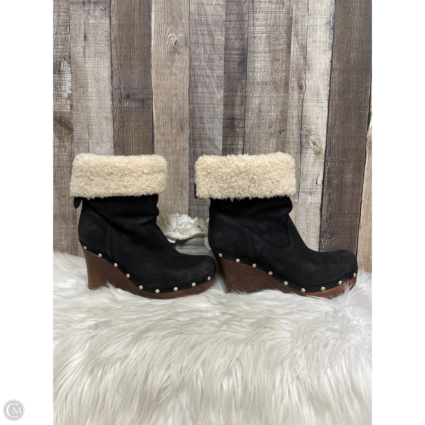 Boots Designer By Ugg In Black, Size: 8