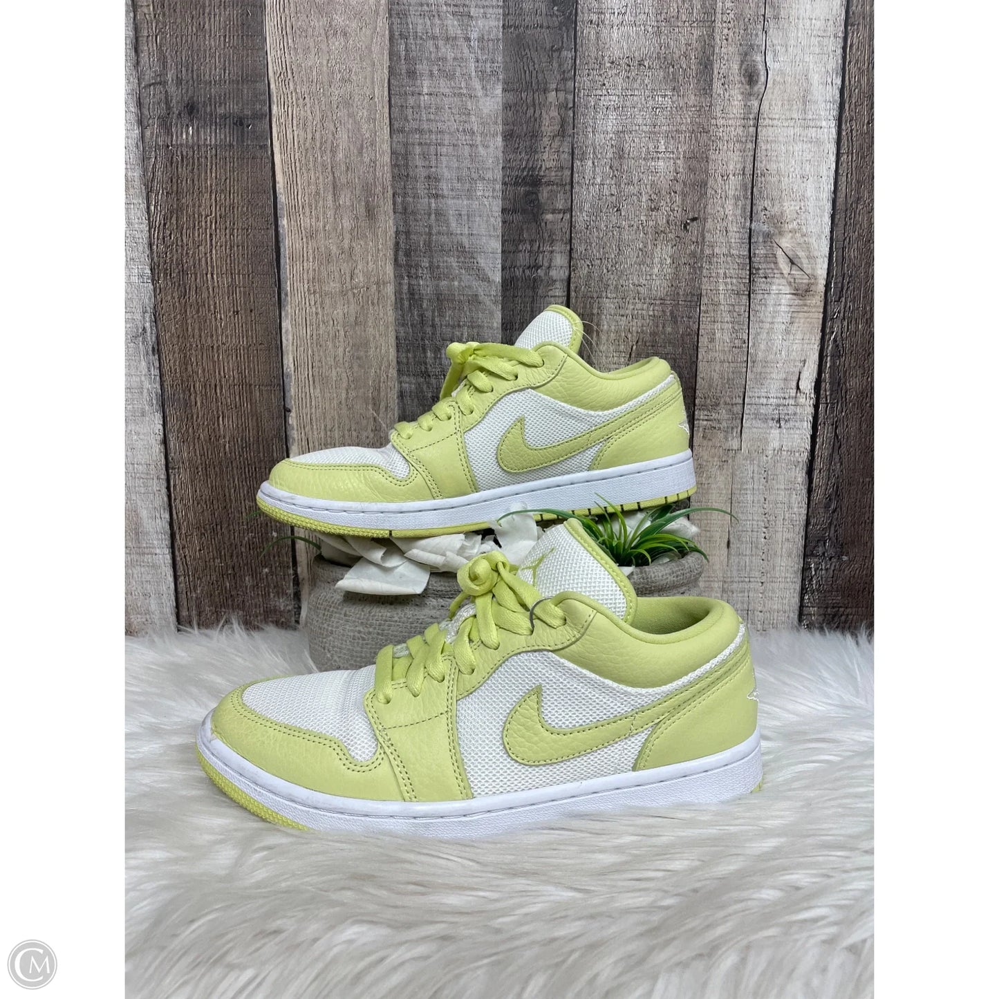 Shoes Luxury Designer By Jordan In Green, Size: 9
