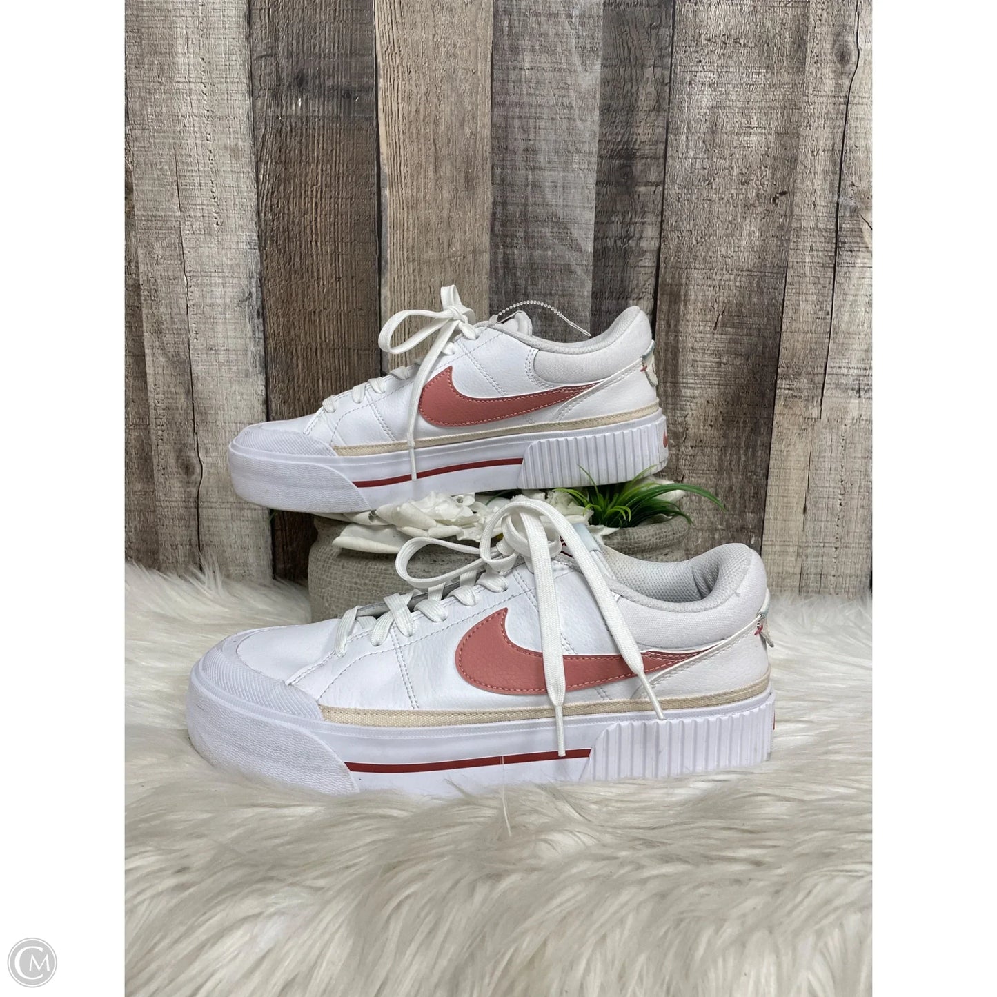 Shoes Sneakers By Nike In White, Size: 9.5