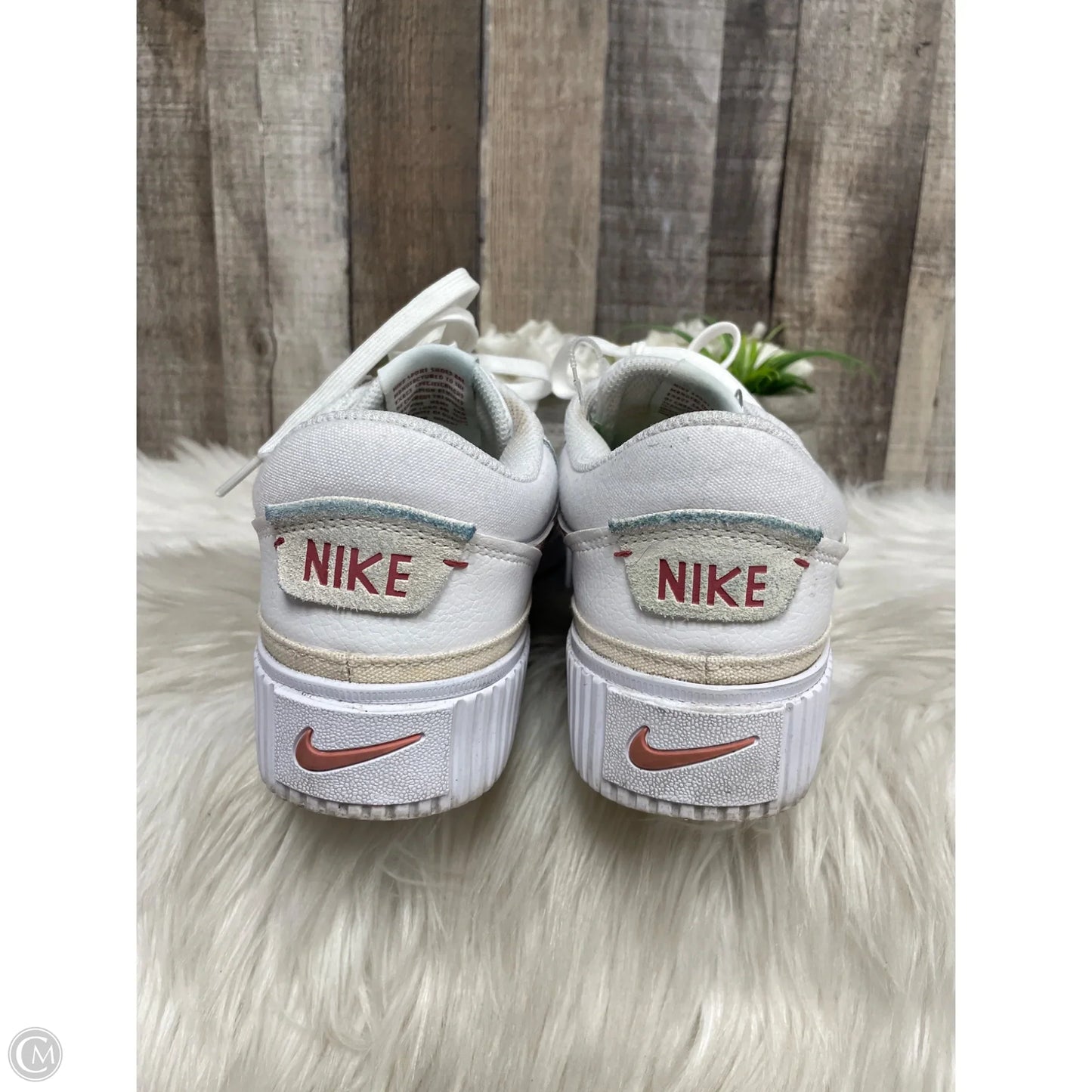 Shoes Sneakers By Nike In White, Size: 9.5