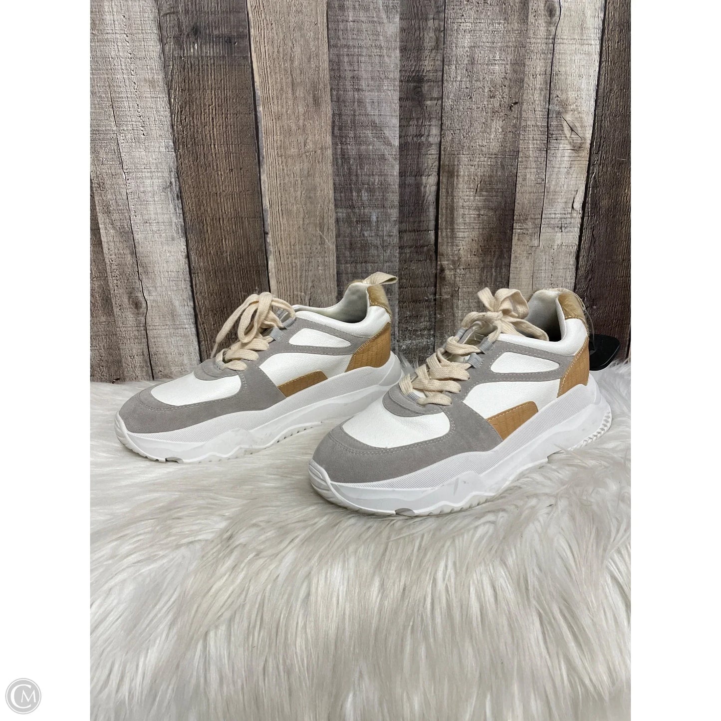 Shoes Sneakers By Oasis Society In White, Size: 8