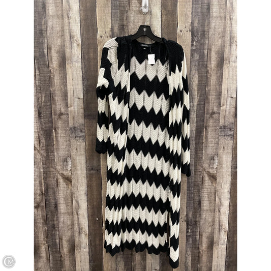 Sweater Cardigan By Relativity In Black & White, Size: L