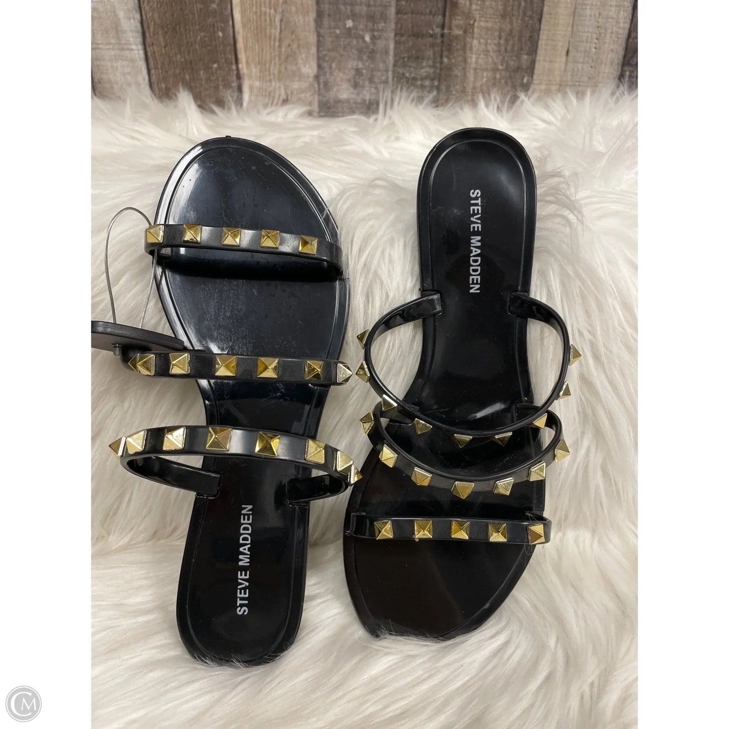 Sandals Flats By Steve Madden In Black & Gold, Size: 7