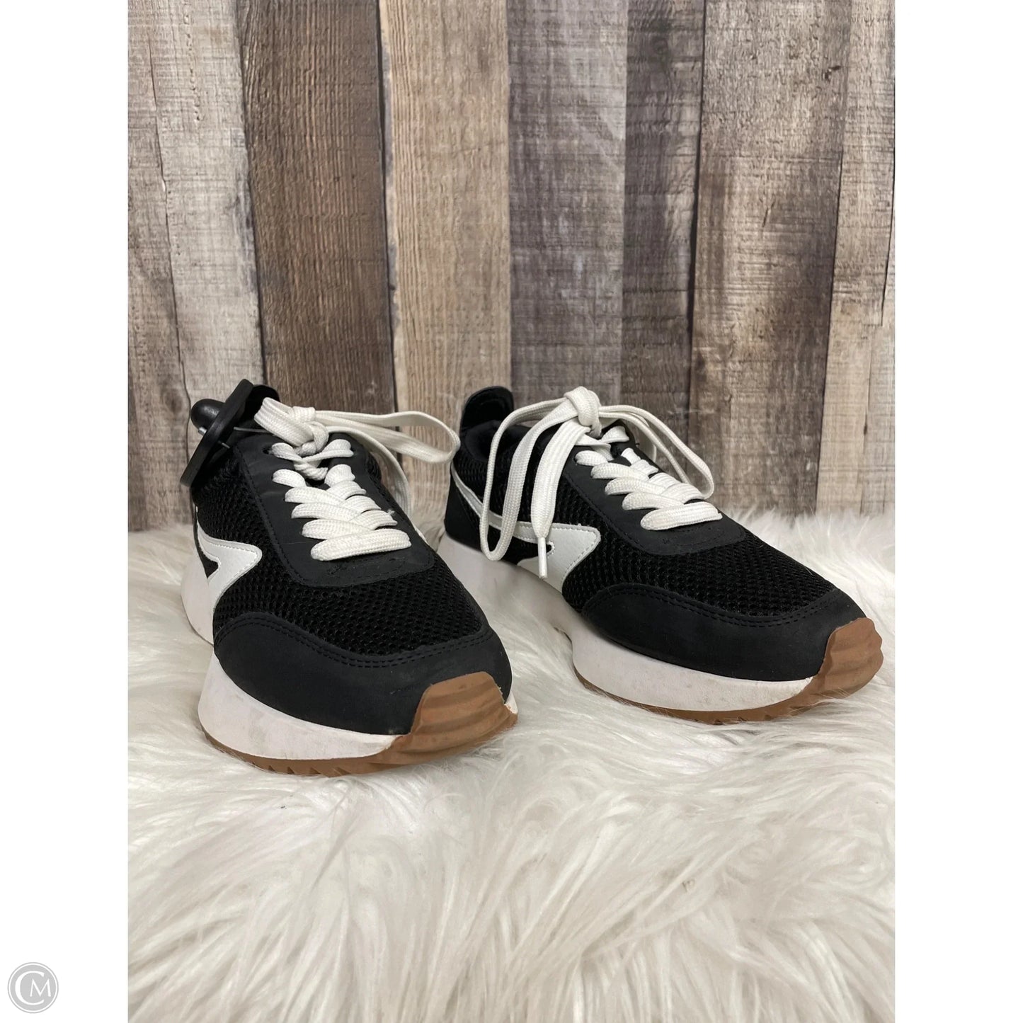 Shoes Sneakers By Dolce Vita In Black & White, Size: 5.5