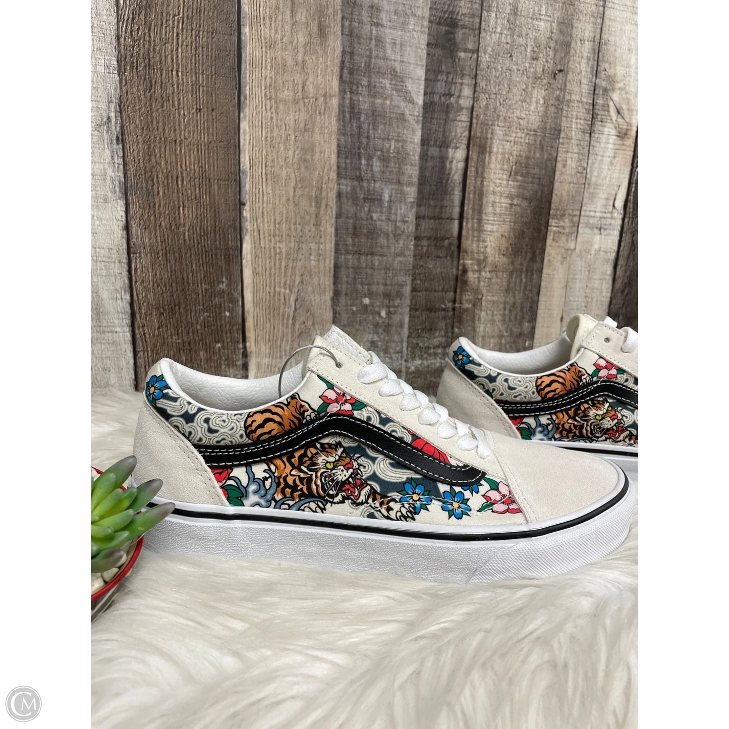 Shoes Sneakers By Vans In Cream, Size: 8.5