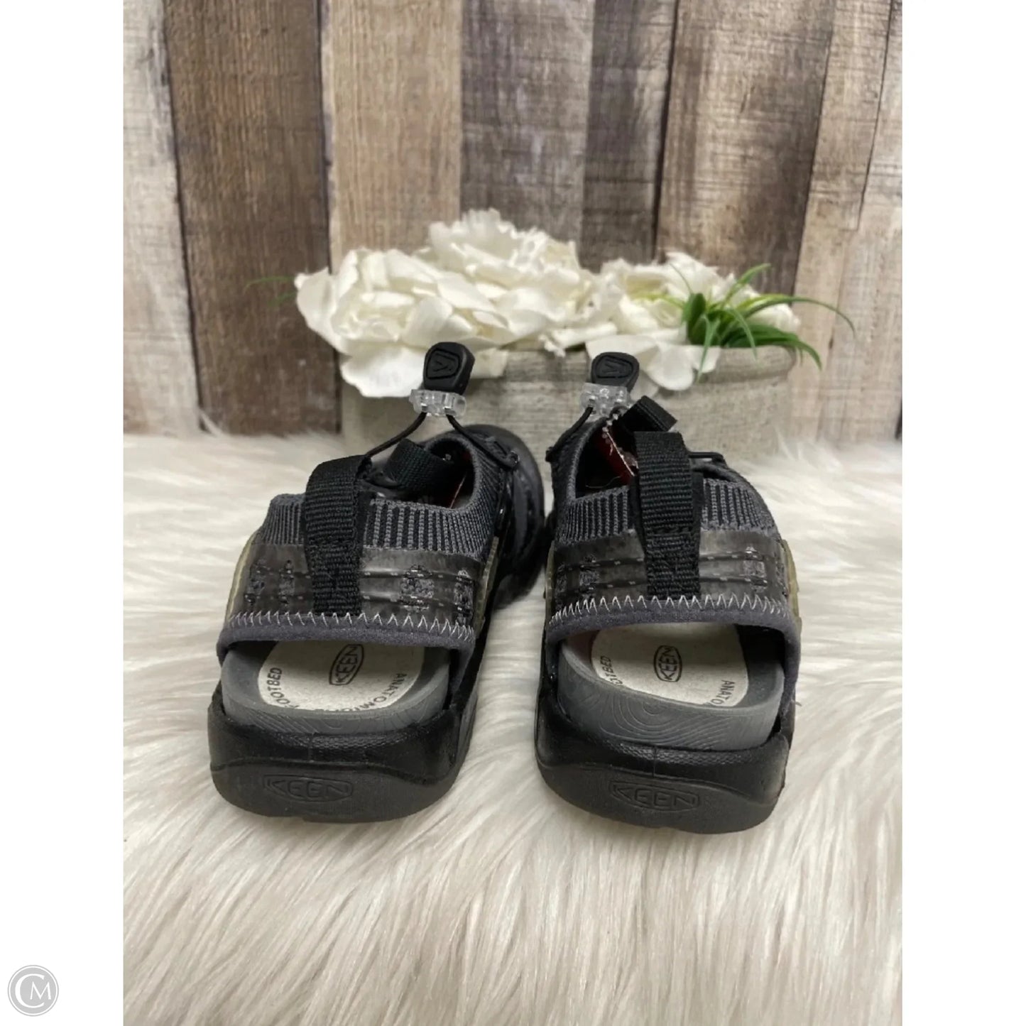 Shoes Flats By Keen In Grey, Size: 7