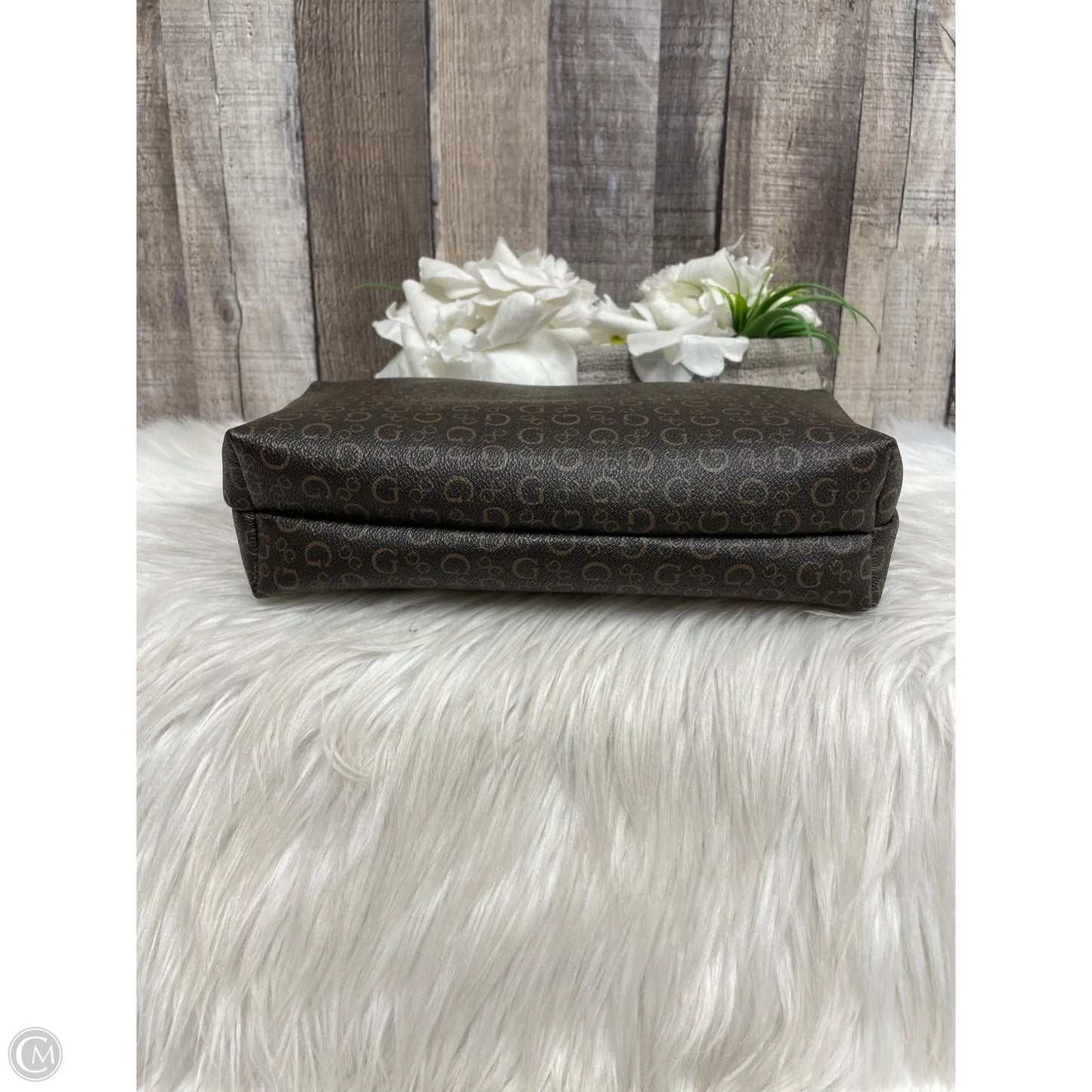 Clutch By Guess, Size: Medium