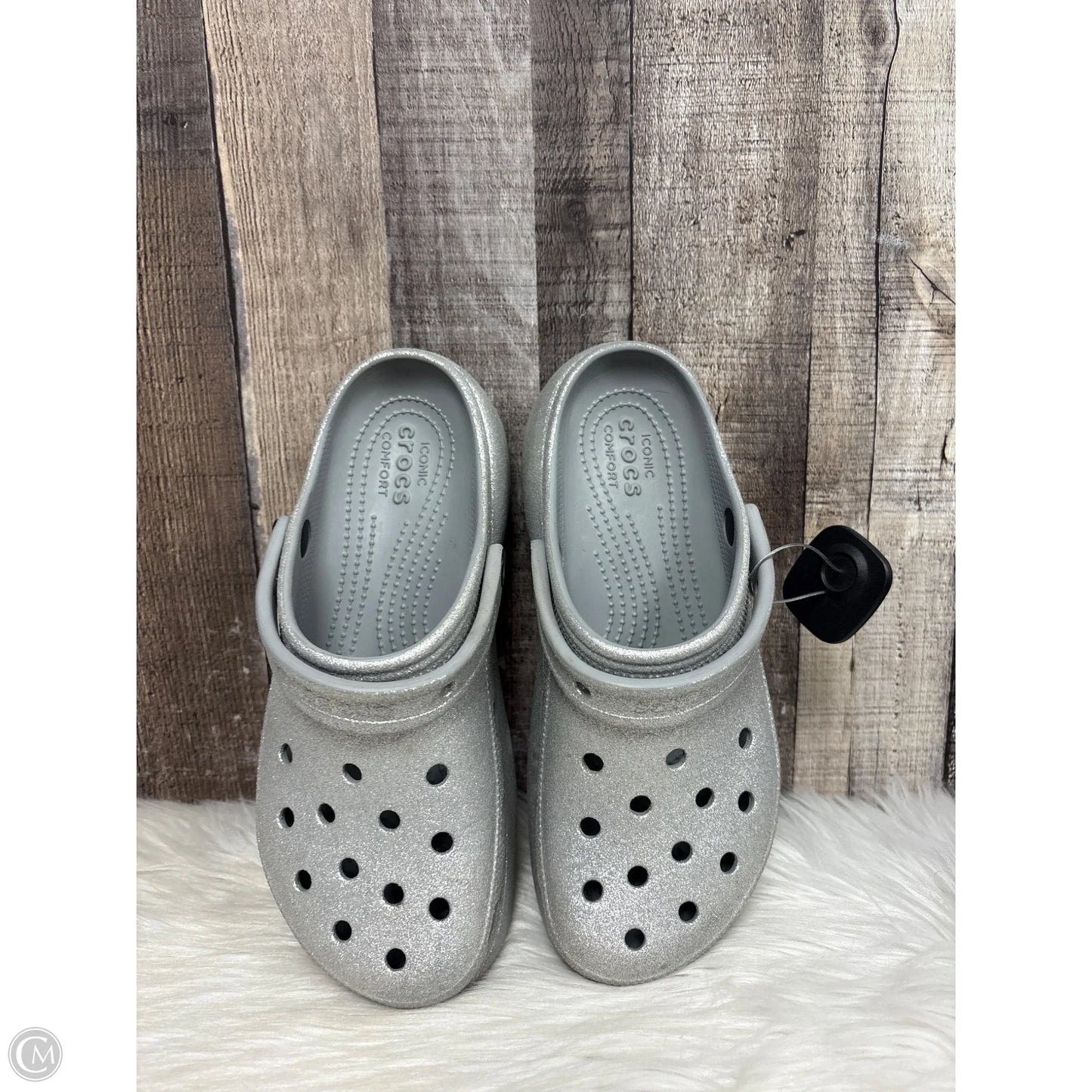 Shoes Flats By Crocs In Grey, Size: 9