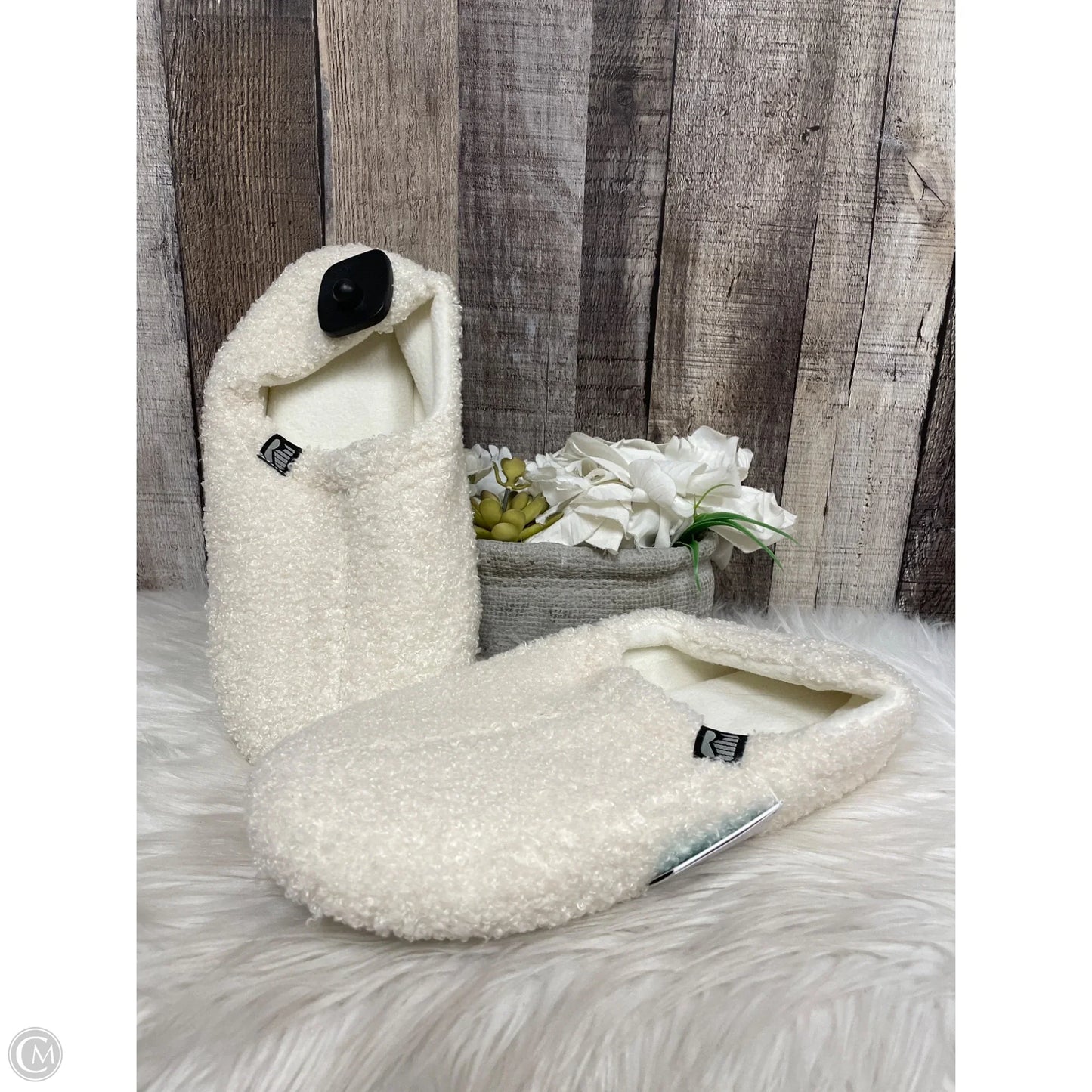 Slippers By Cme In Ivory, Size: 9