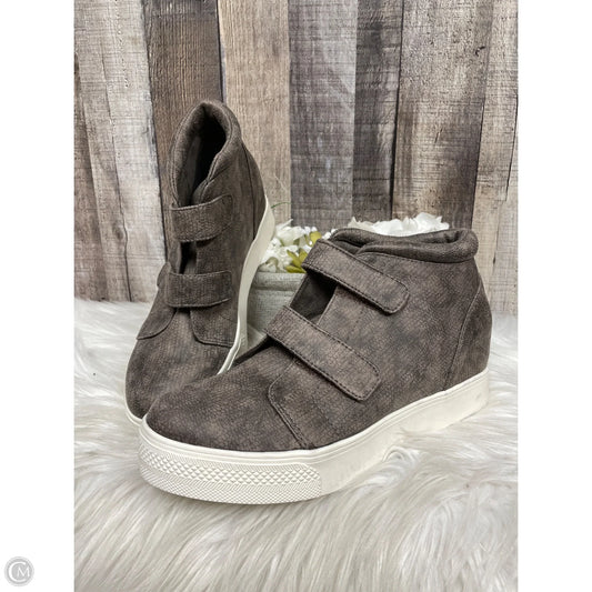 Boots Ankle Heels By Very G In Tan, Size: 10