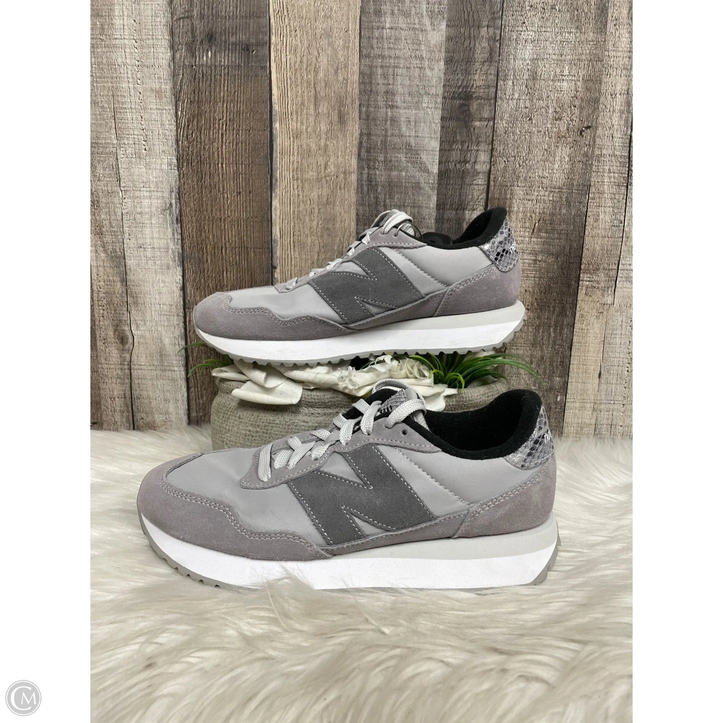 Shoes Athletic By New Balance In Grey, Size: 8.5