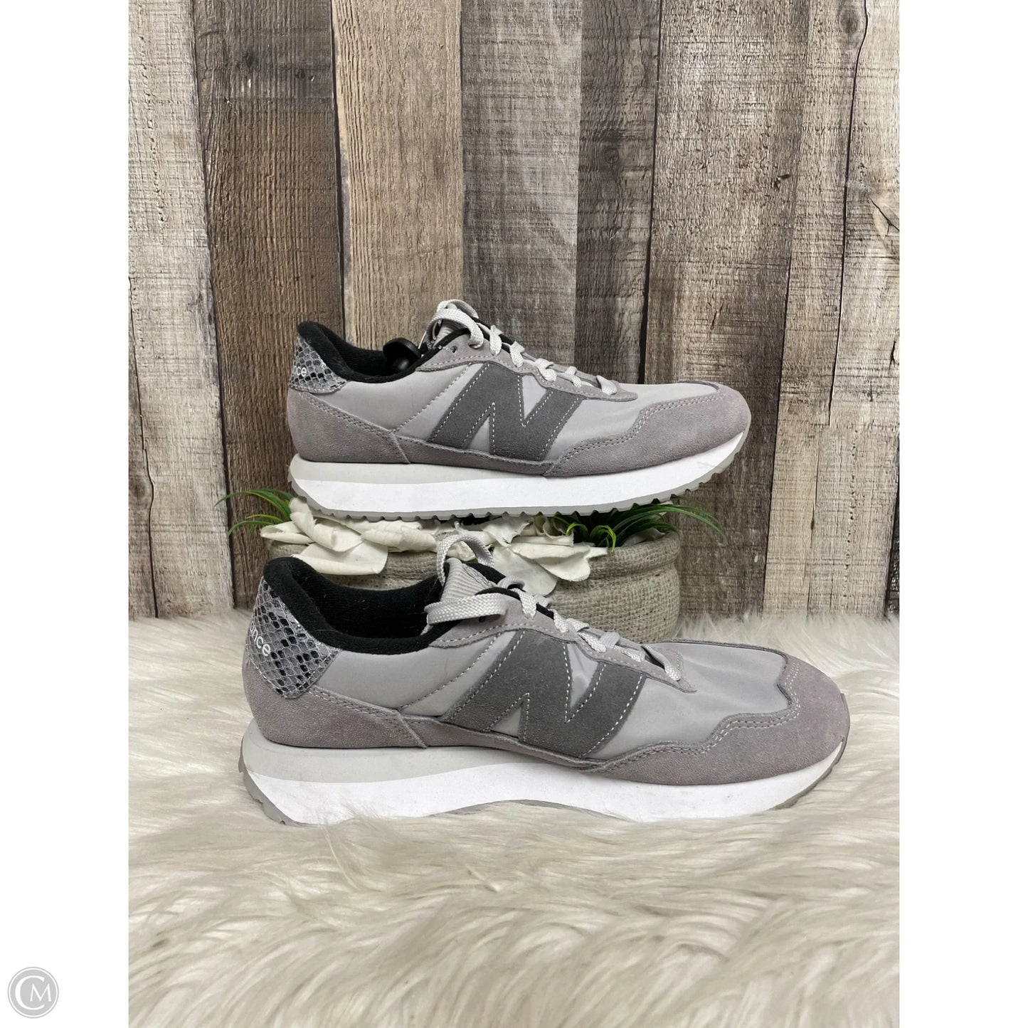 Shoes Athletic By New Balance In Grey, Size: 8.5
