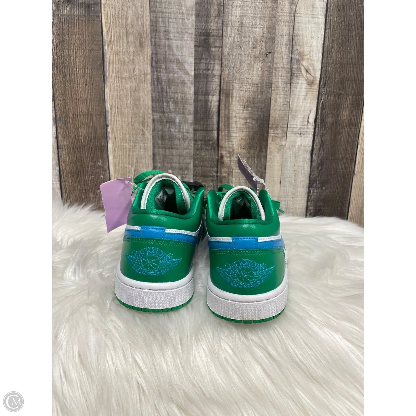 Shoes Luxury Designer By Jordan In Green & White, Size: 7.5