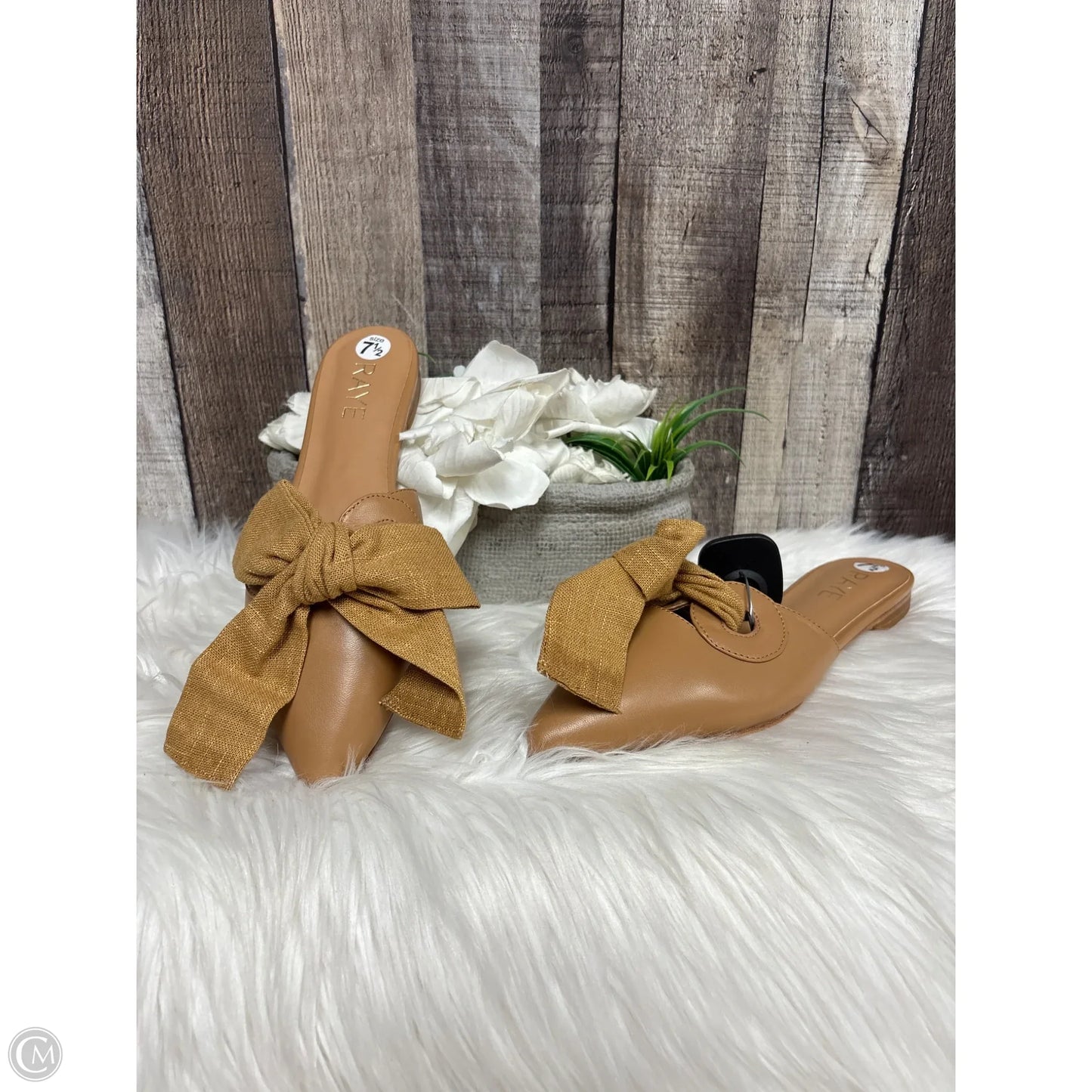 Shoes Flats By Cmb In Tan, Size: 7.5