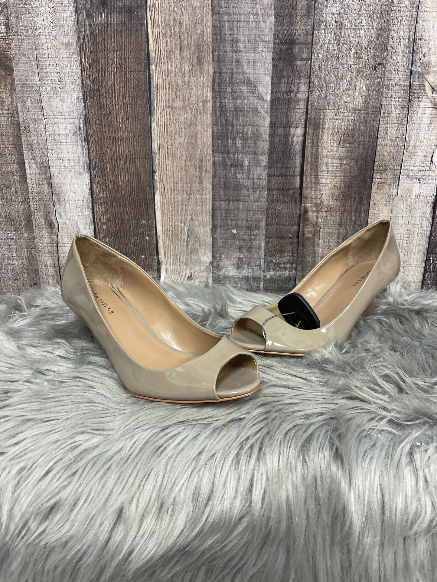 Taupe Shoes Heels Kitten Ann Taylor, Size 8