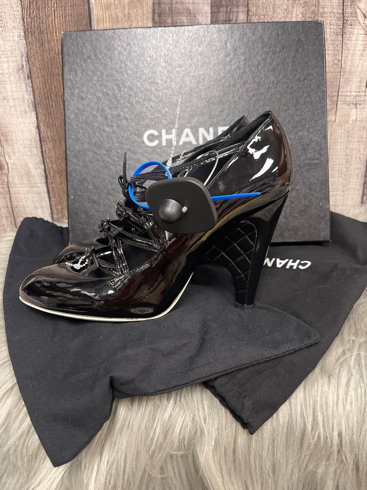 Shoes Luxury Designer By Chanel In Black, Size: 9.5