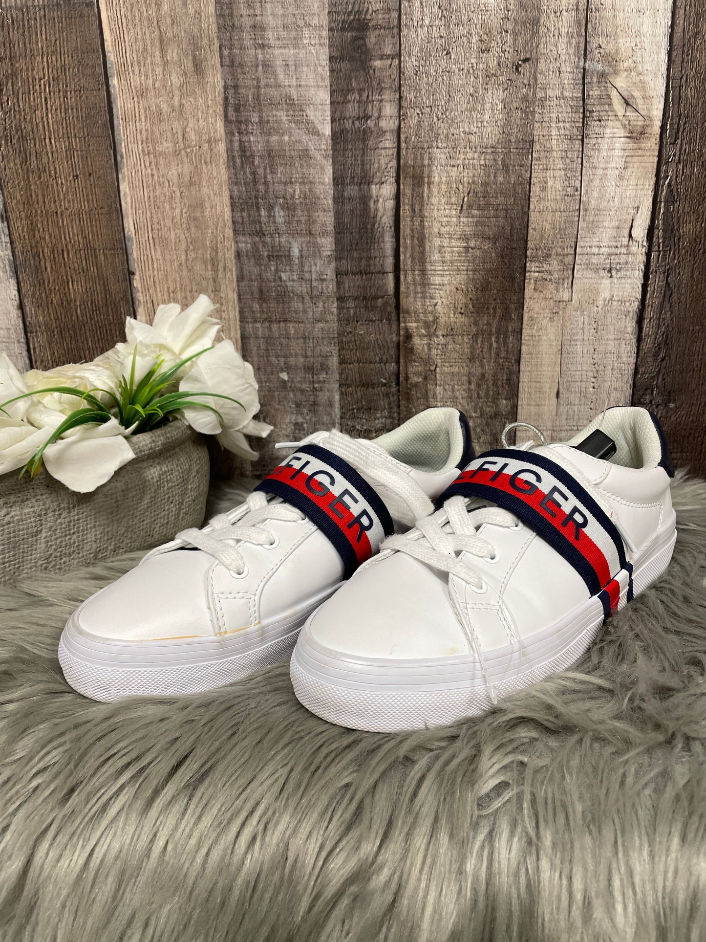 Shoes Sneakers By Tommy Hilfiger In White, Size: 8