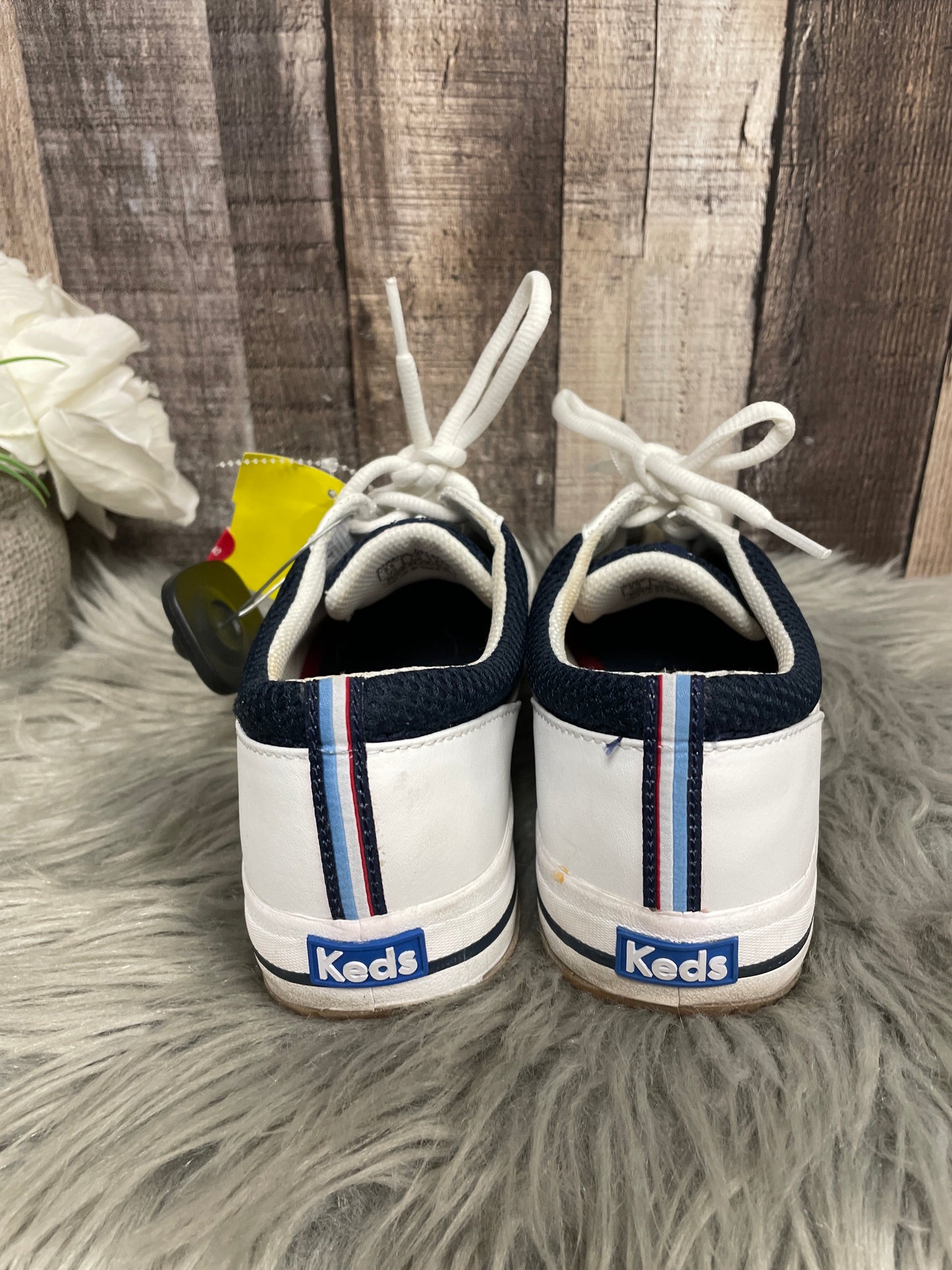 Shoes Sneakers By Keds In White, Size: 6