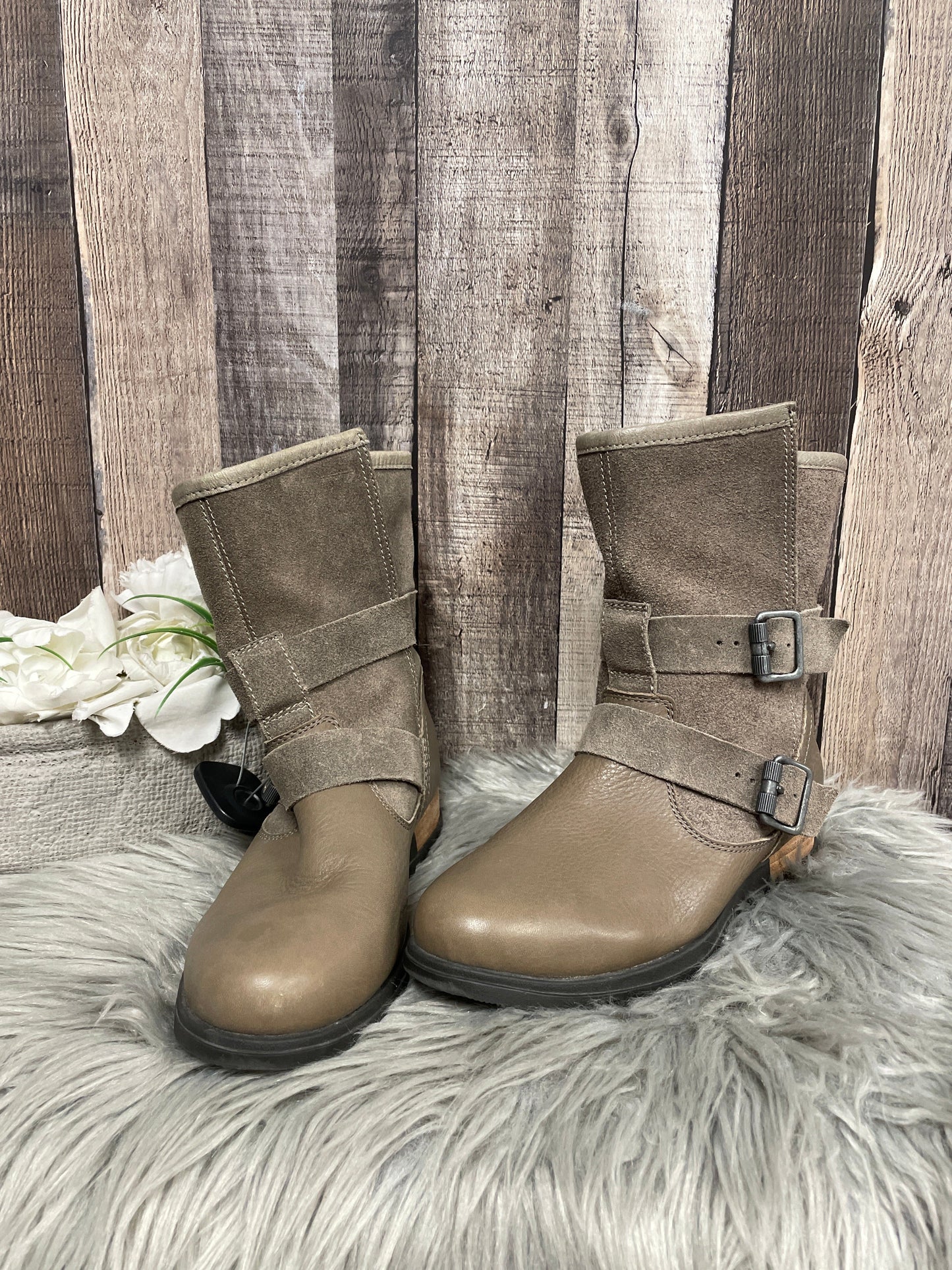 Boots Ankle Flats By Sorel In Taupe, Size: 7