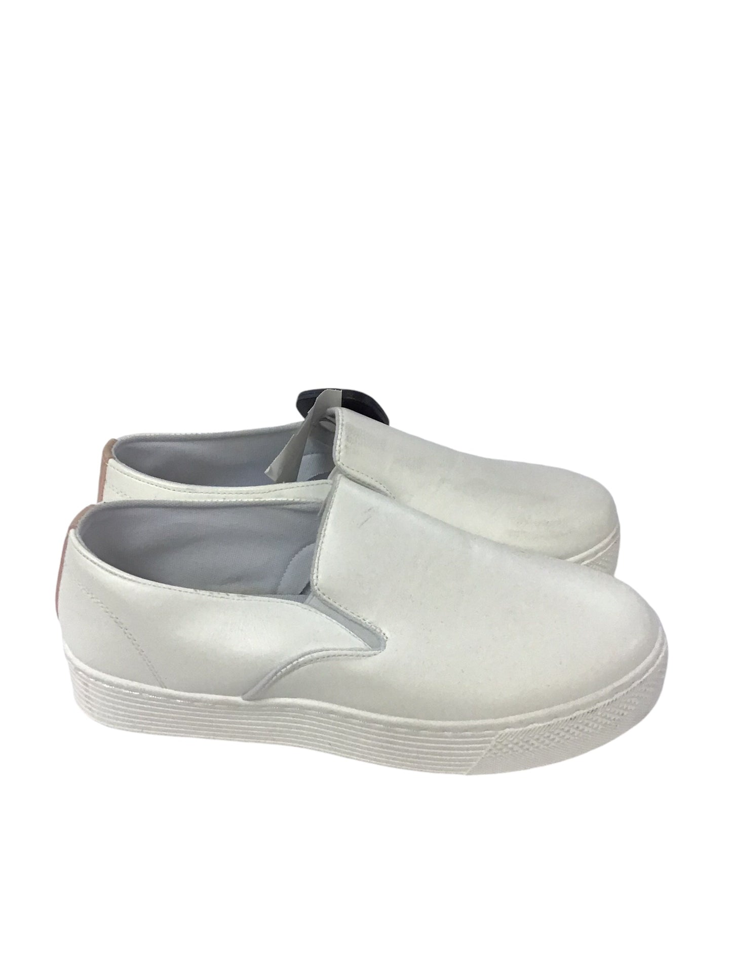 Shoes Sneakers By Qupid In White, Size: 7