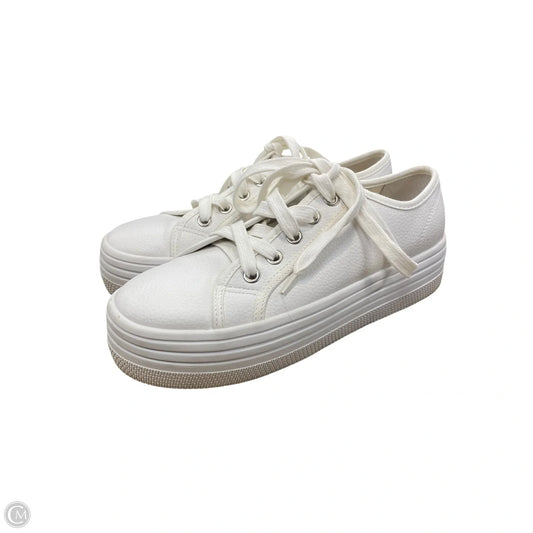 Shoes Sneakers By Steve Madden In White, Size: 9