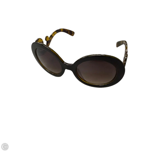 Sunglasses By Clothes Mentor, Size: