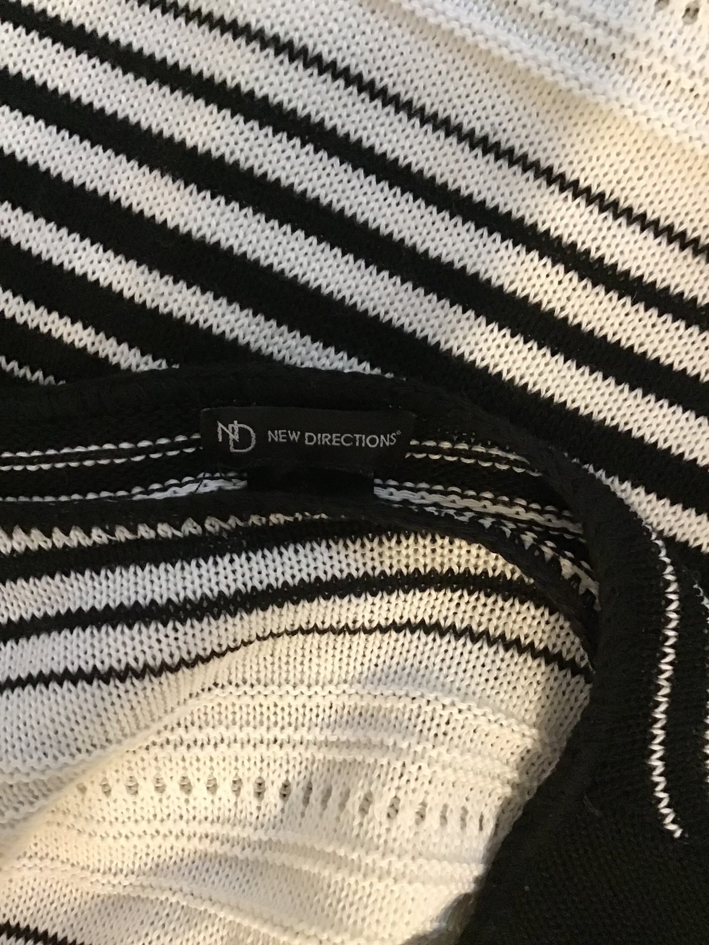 Black & White Sweater New Directions, Size M