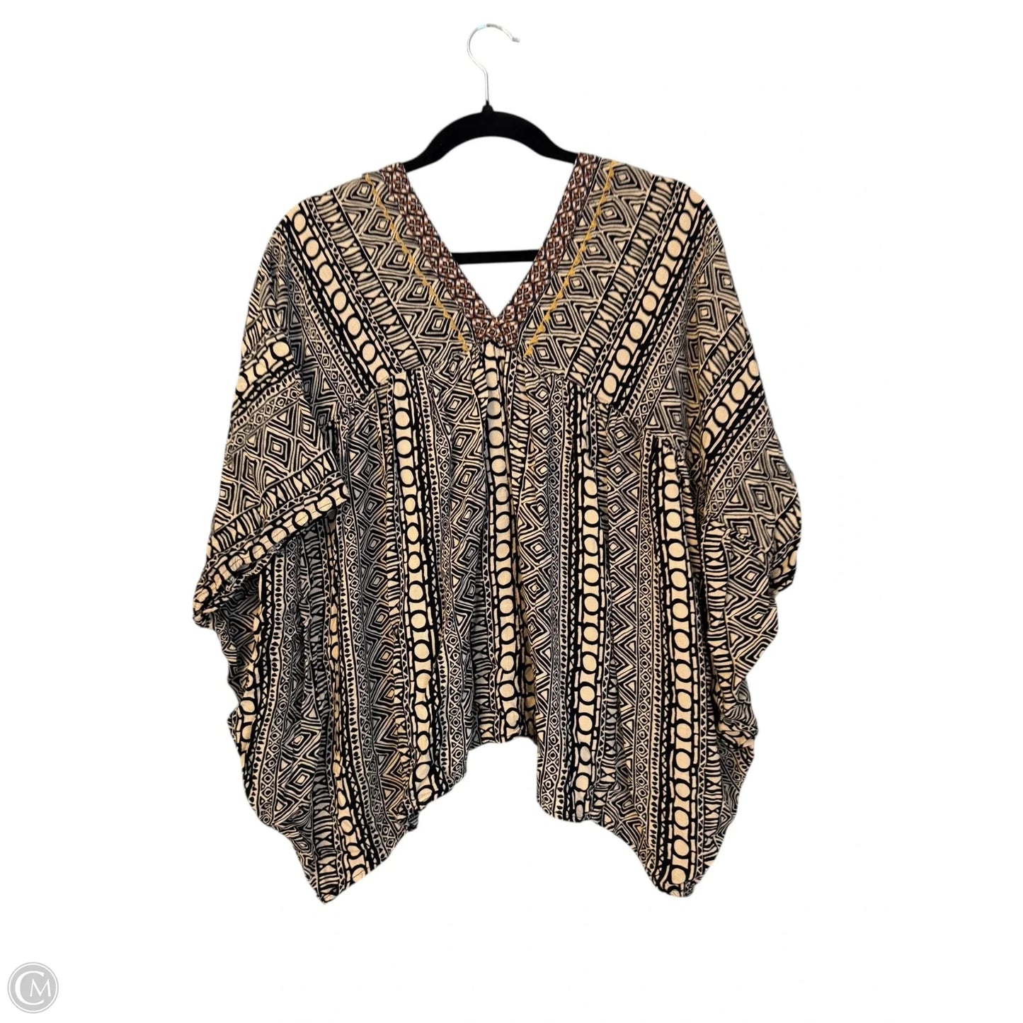 Top Short Sleeve By Flying Tomato In Geometric Pattern, Size: L