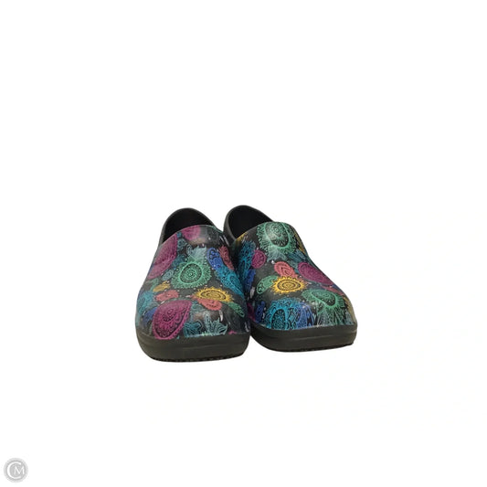 Shoes Flats By Crocs In Floral Print, Size: 9