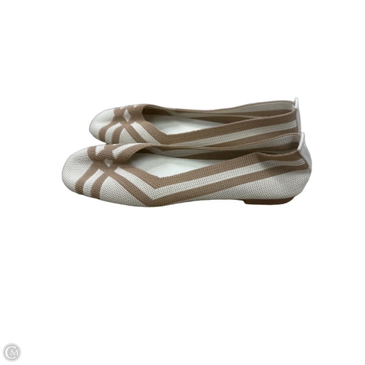 Shoes Flats By Clothes Mentor In Cream & Tan, Size: 10.5
