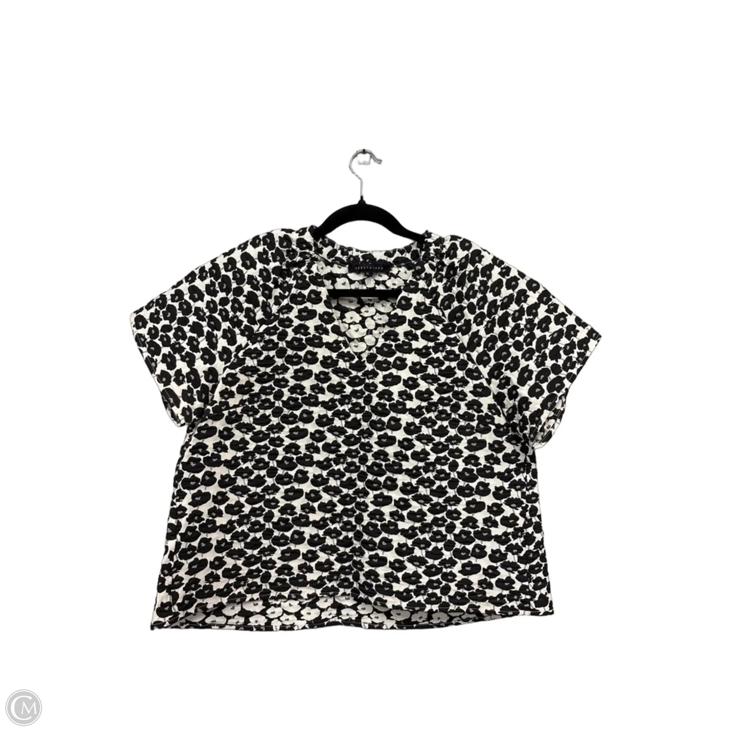 Top Short Sleeve By Clothes Mentor In Black & White, Size: Xl