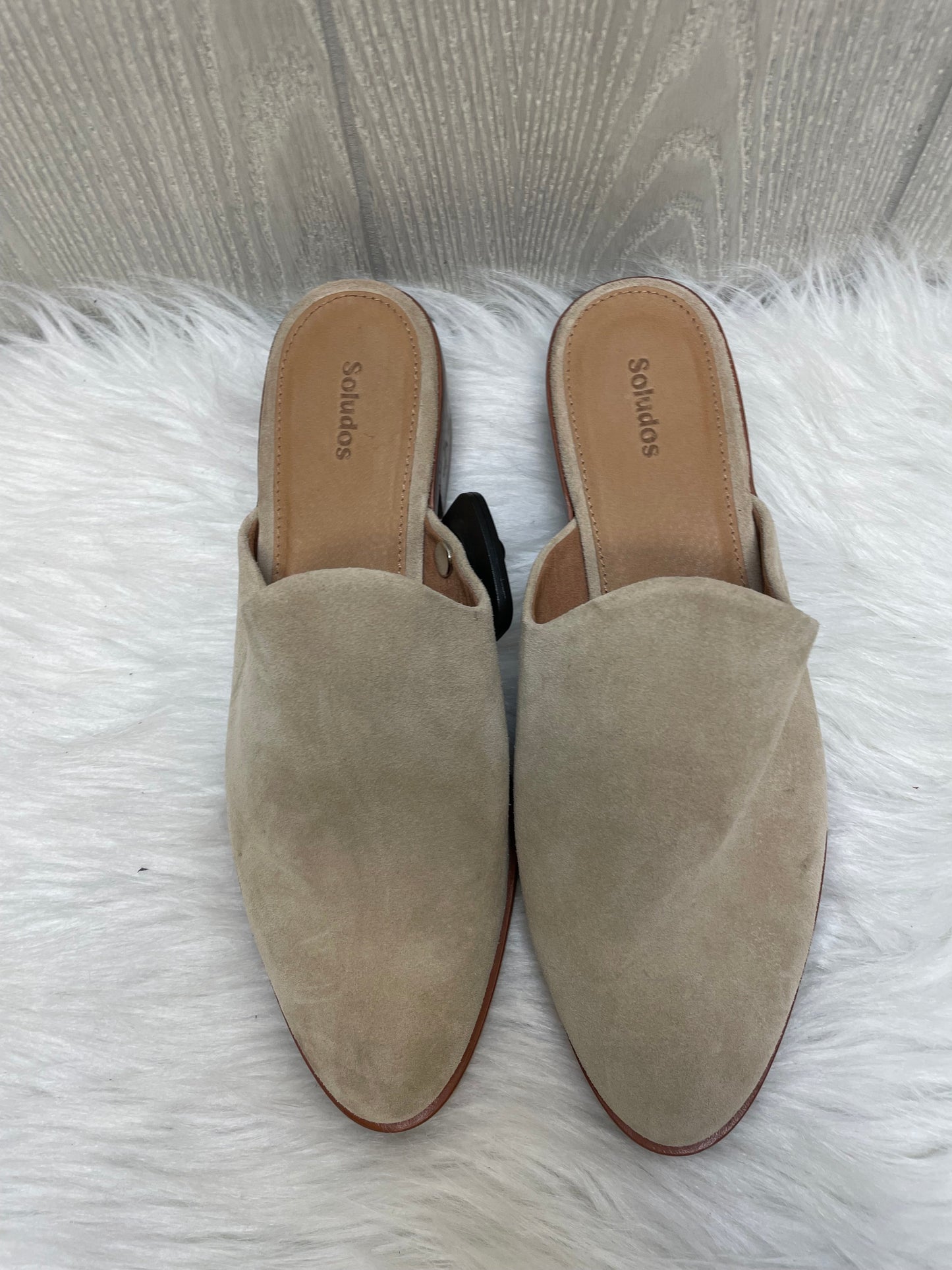 Tan Shoes Flats Soludos, Size 8