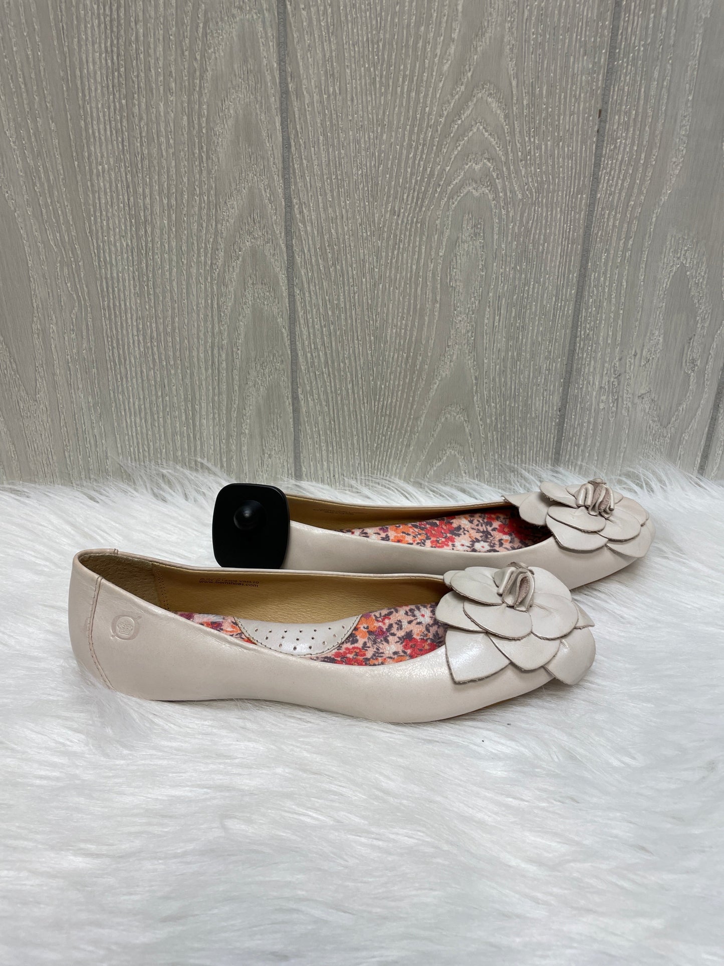 Cream Shoes Flats Born, Size 6.5