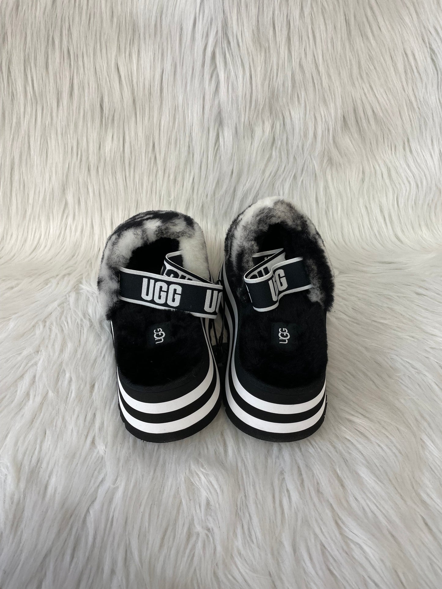 Black & White Sandals Designer Ugg, Size 6