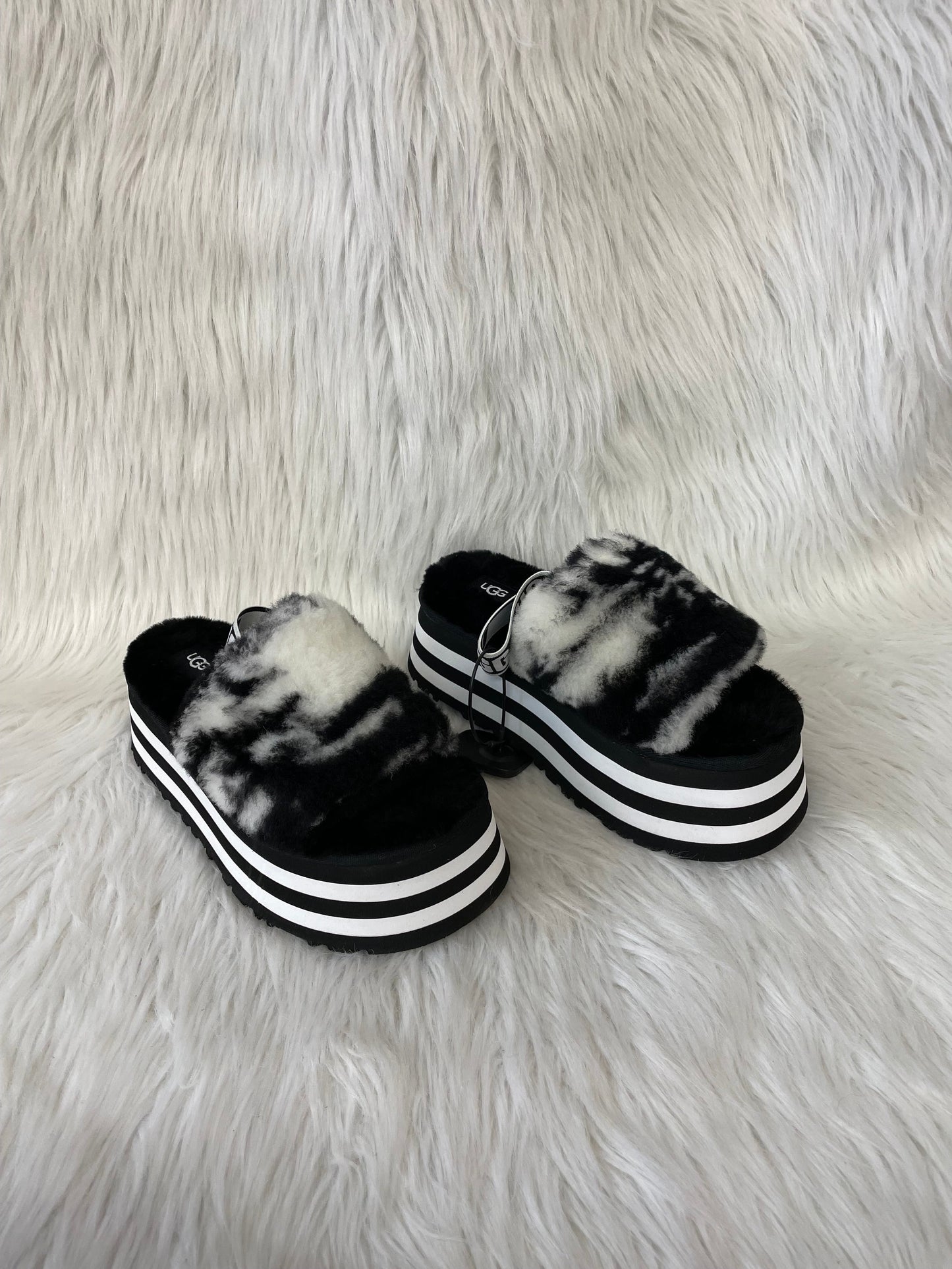 Black & White Sandals Designer Ugg, Size 6