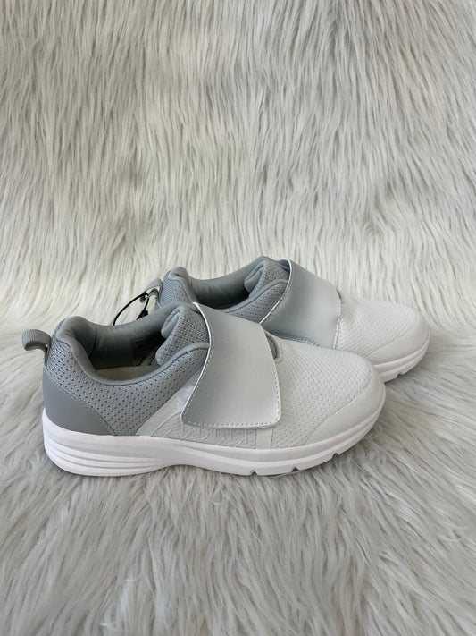 Shoes Athletic By Clothes Mentor In Grey & White, Size: 7