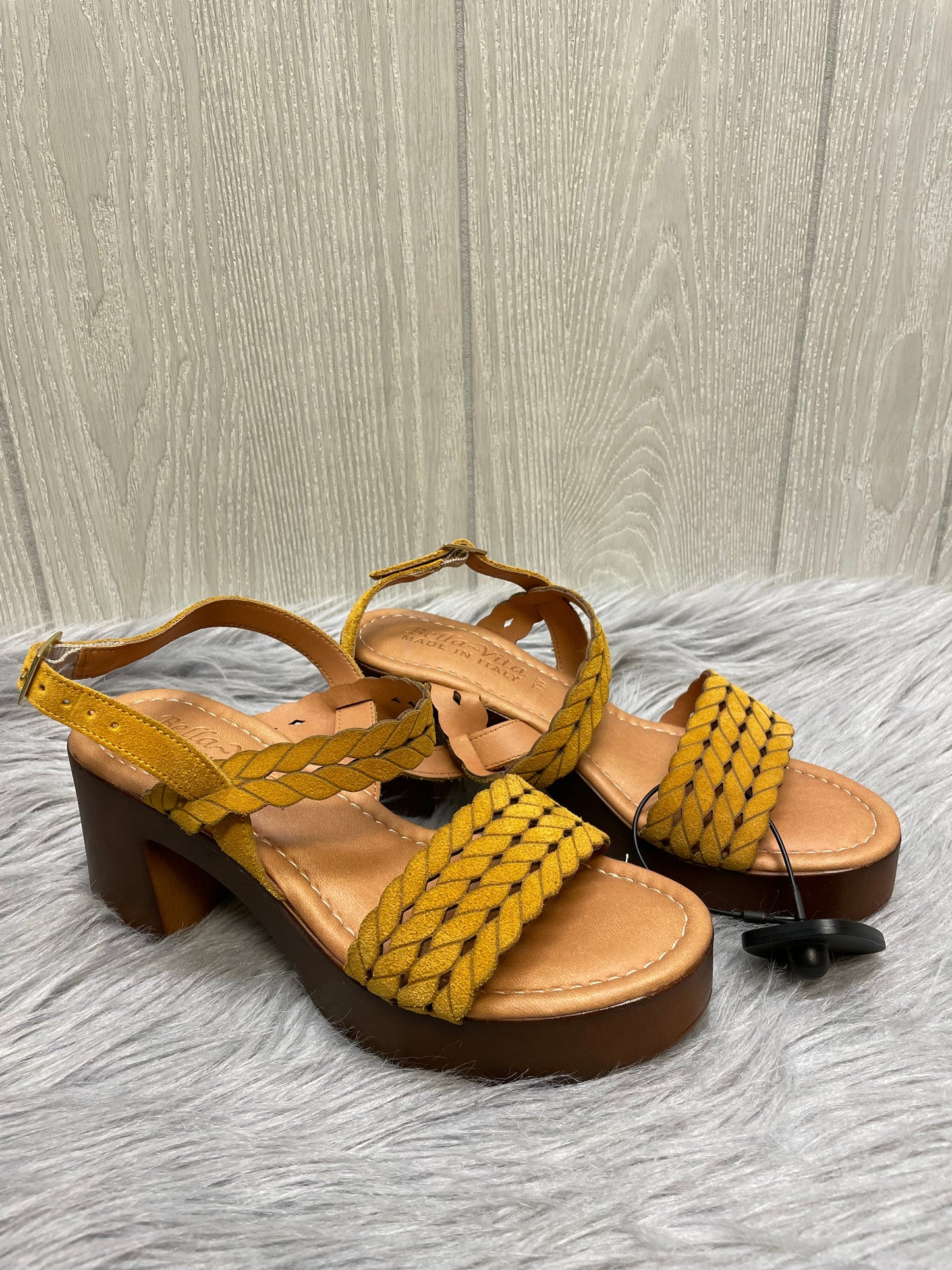 Sandals Heels Block By Clothes Mentor In Yellow, Size: 7