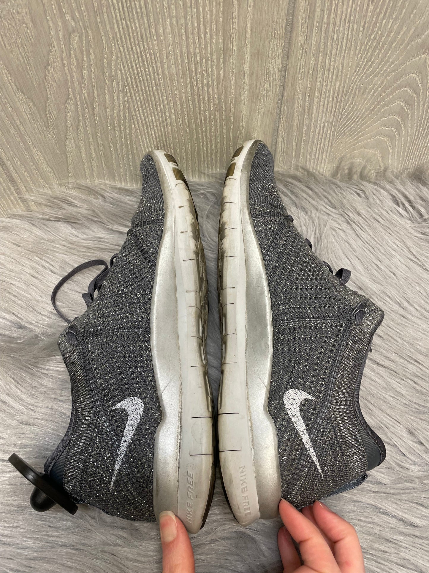 Shoes Athletic By Nike In Grey, Size: 9.5