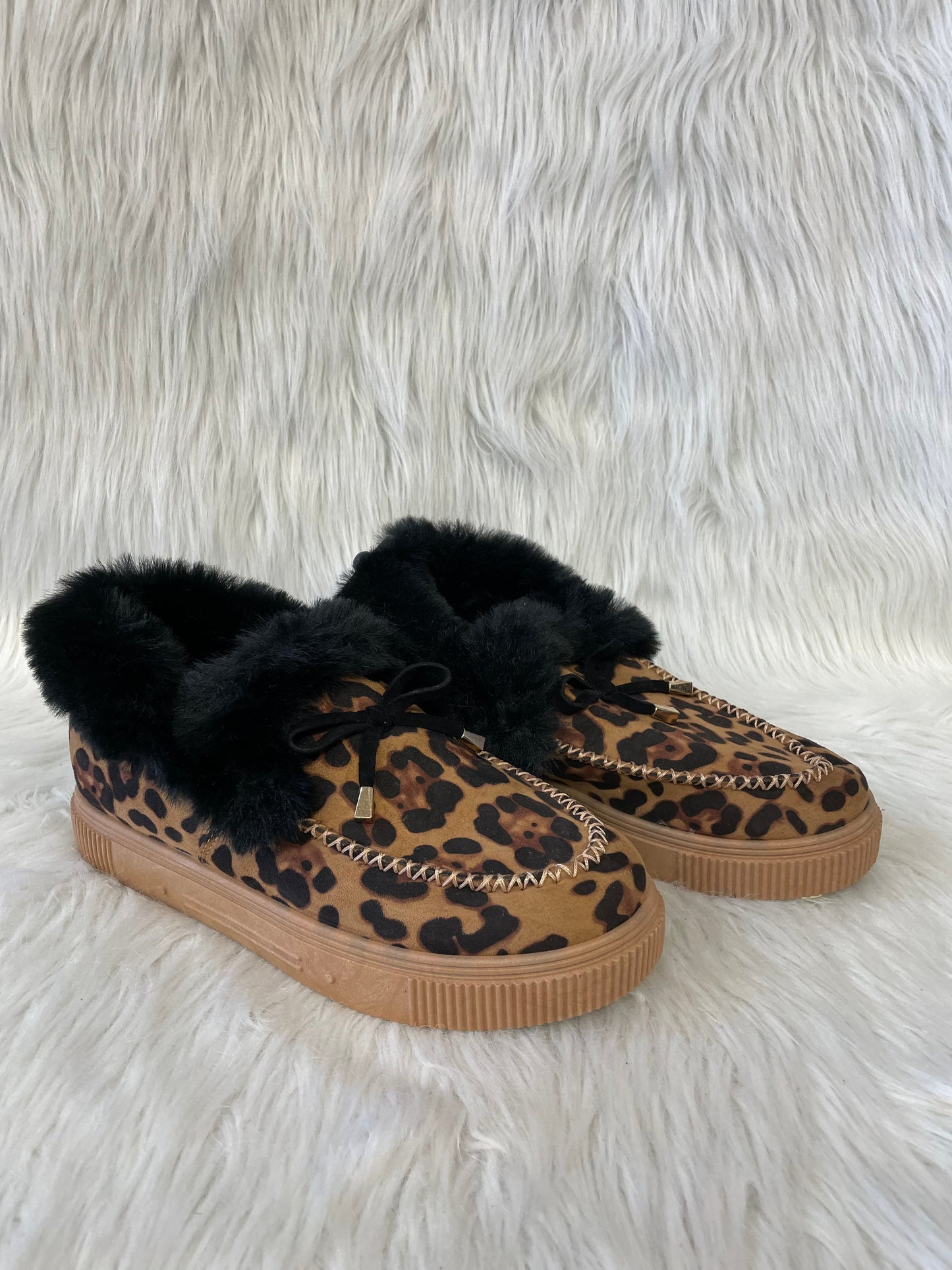 Shoes Sneakers By Clothes Mentor In Animal Print, Size: 10