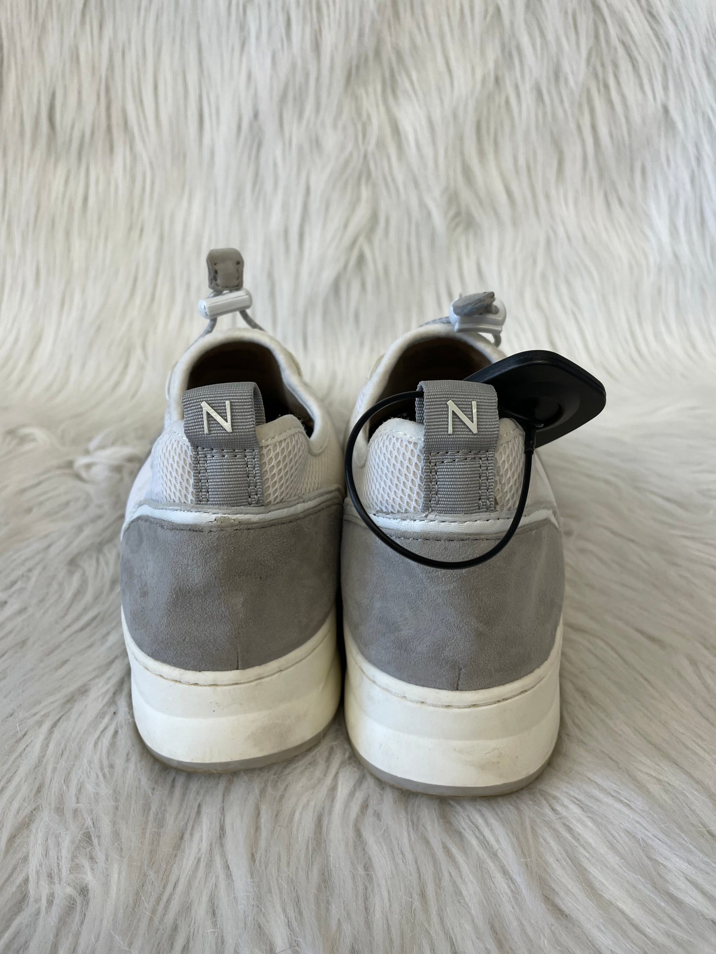 Shoes Sneakers By Naturalizer In Cream & Grey, Size: 8