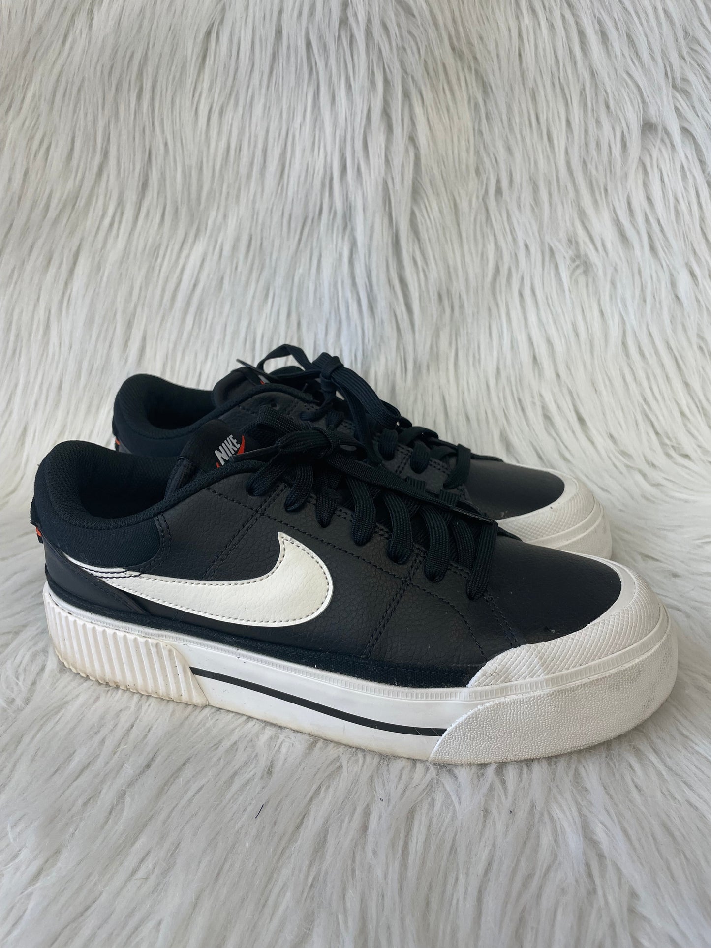 Shoes Sneakers By Nike In Black & White, Size: 9.5