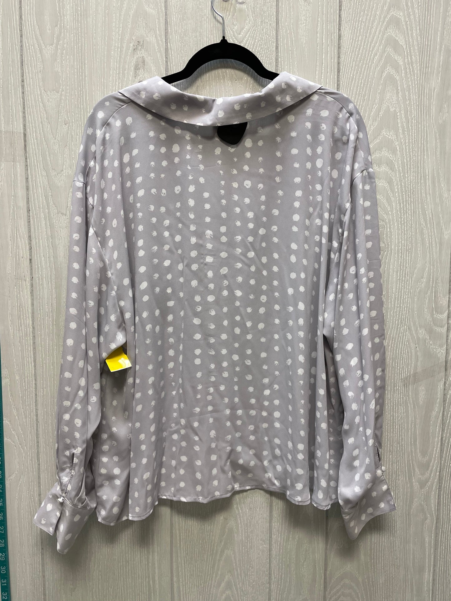 Blouse Long Sleeve By Worthington In Grey & White, Size: 2x