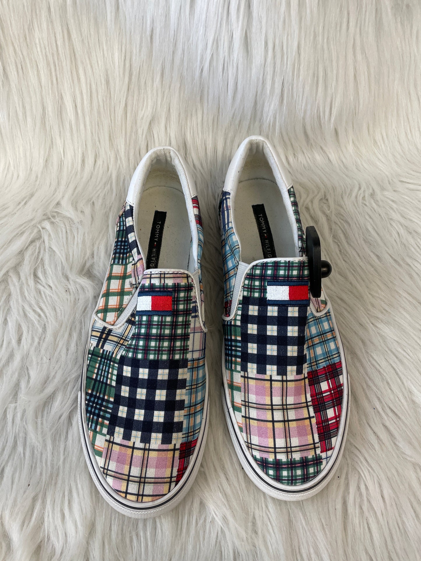 Shoes Sneakers By Tommy Hilfiger In Plaid Pattern, Size: 7.5