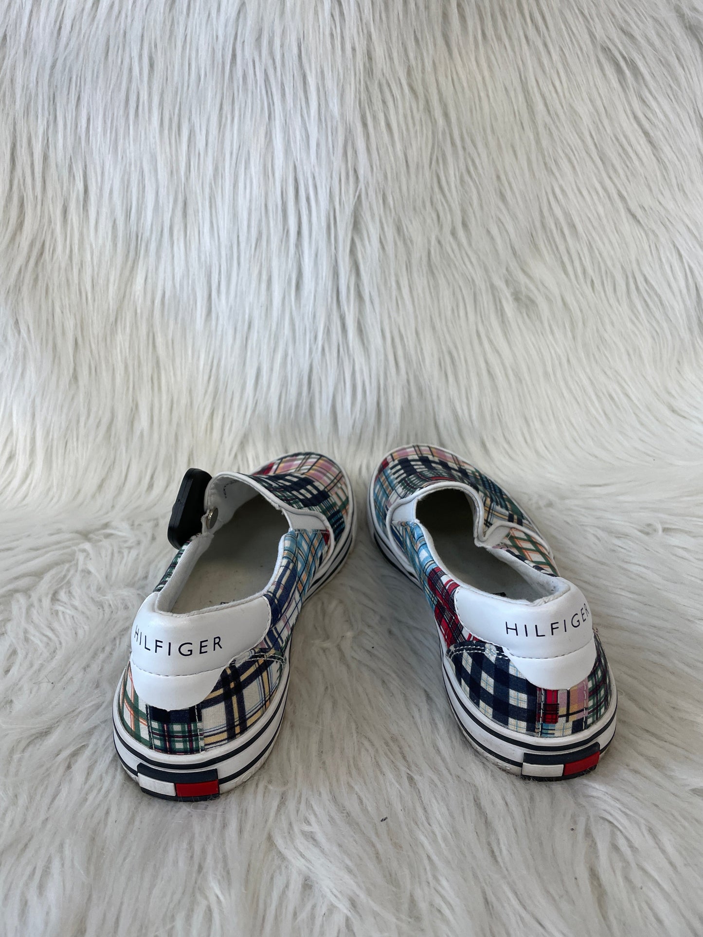 Shoes Sneakers By Tommy Hilfiger In Plaid Pattern, Size: 7.5