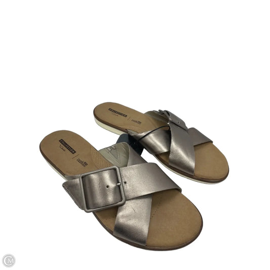 Sandals Flats By Clarks In Gold & Tan, Size: 10