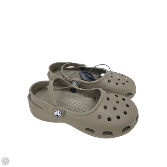 Shoes Flats By Crocs In Brown, Size: 7