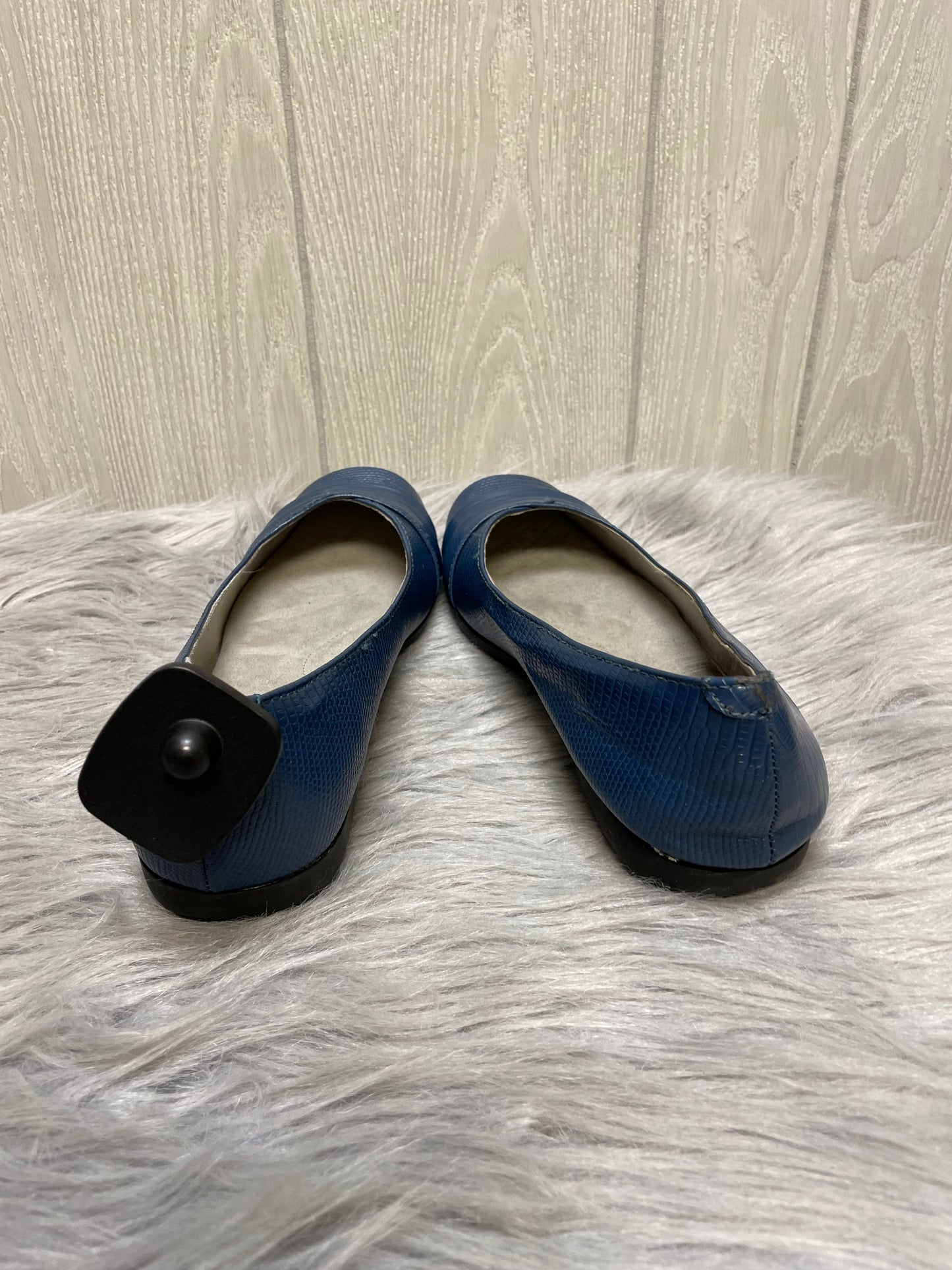 Navy Shoes Flats White Mountain, Size 9