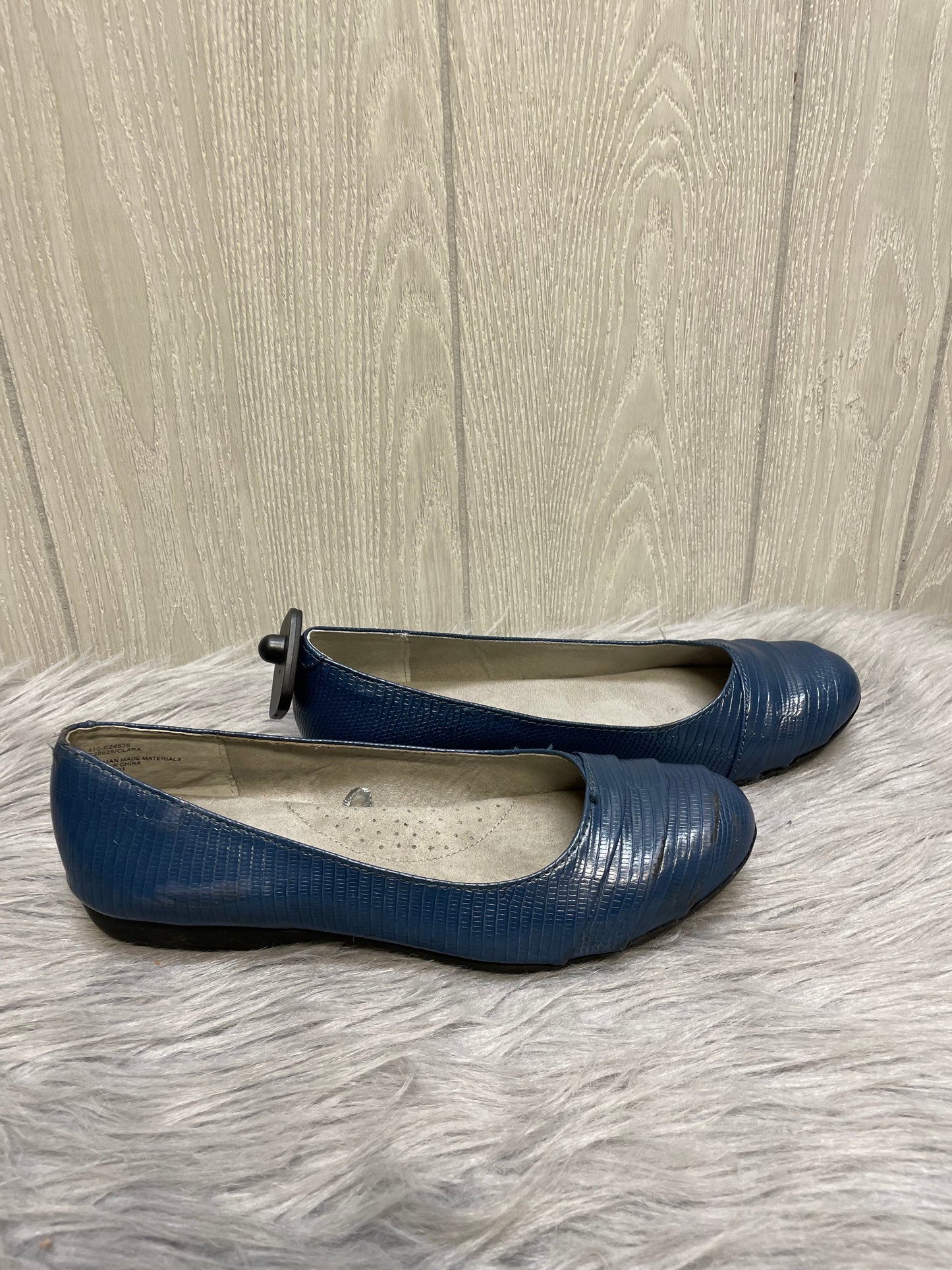 Navy Shoes Flats White Mountain, Size 9